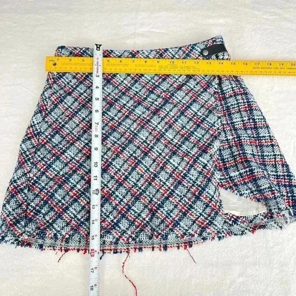 NEW Plaid Tweed Skirt Size M Urban Outfitters Mini Wrap Y2K Academia School Girl - Picture 10 of 10